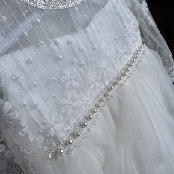 Elegant White Lace Baby Dress - Picture 3 of 4